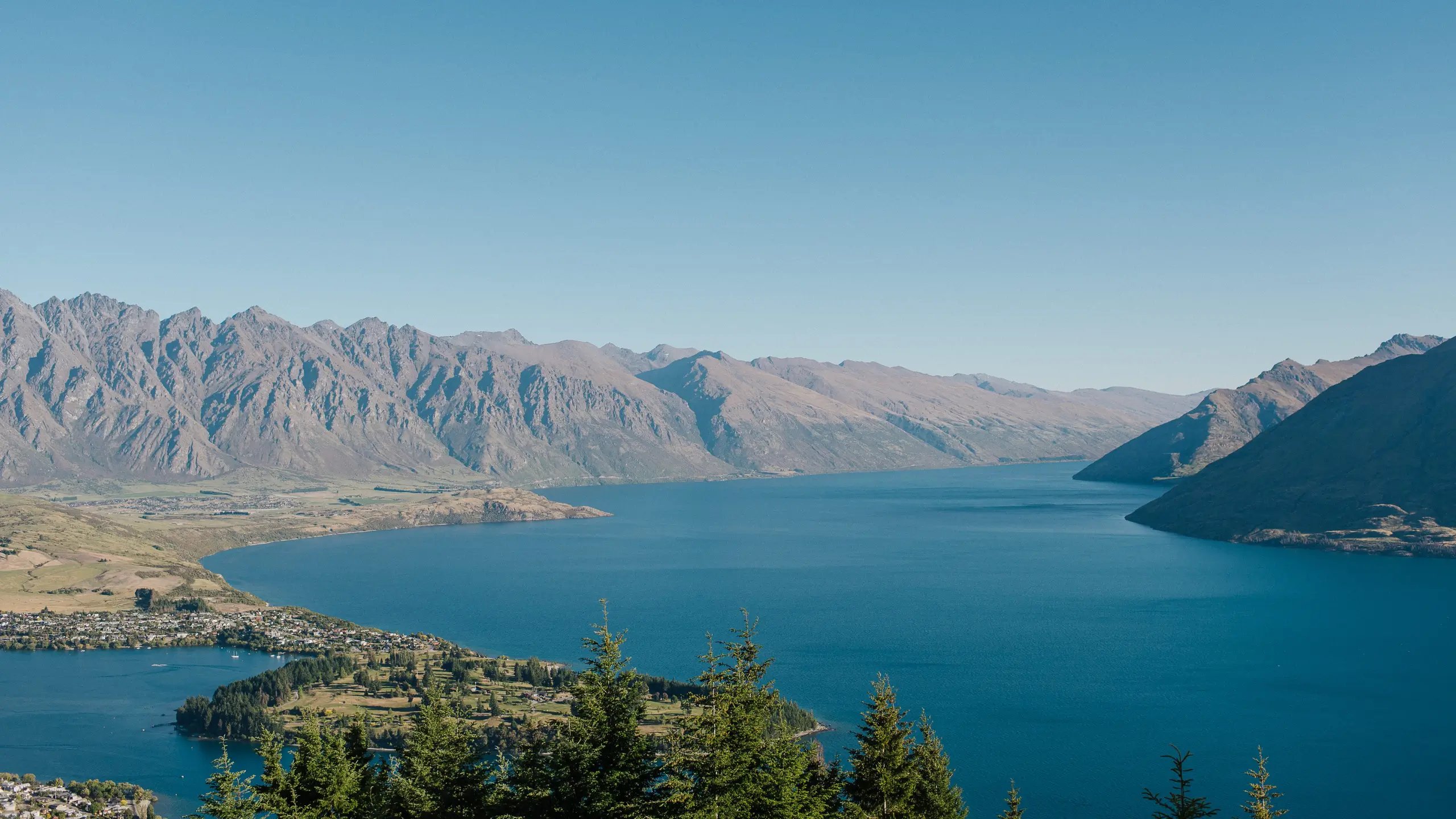 Panoramic view of Lake Wakatipu and surrounding mountains from Bob’s Peak in Queenstown, New Zealand.