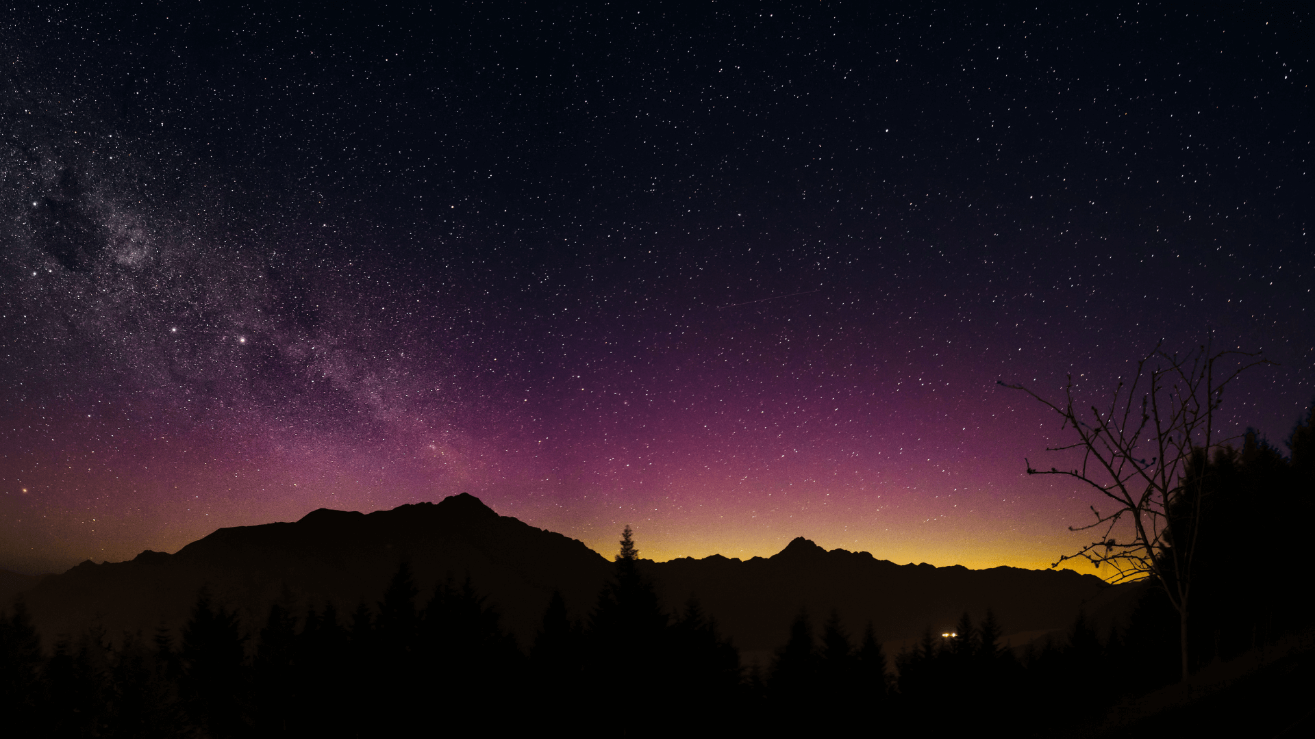 Beautiful view of southern lights from Skyline Queenstown